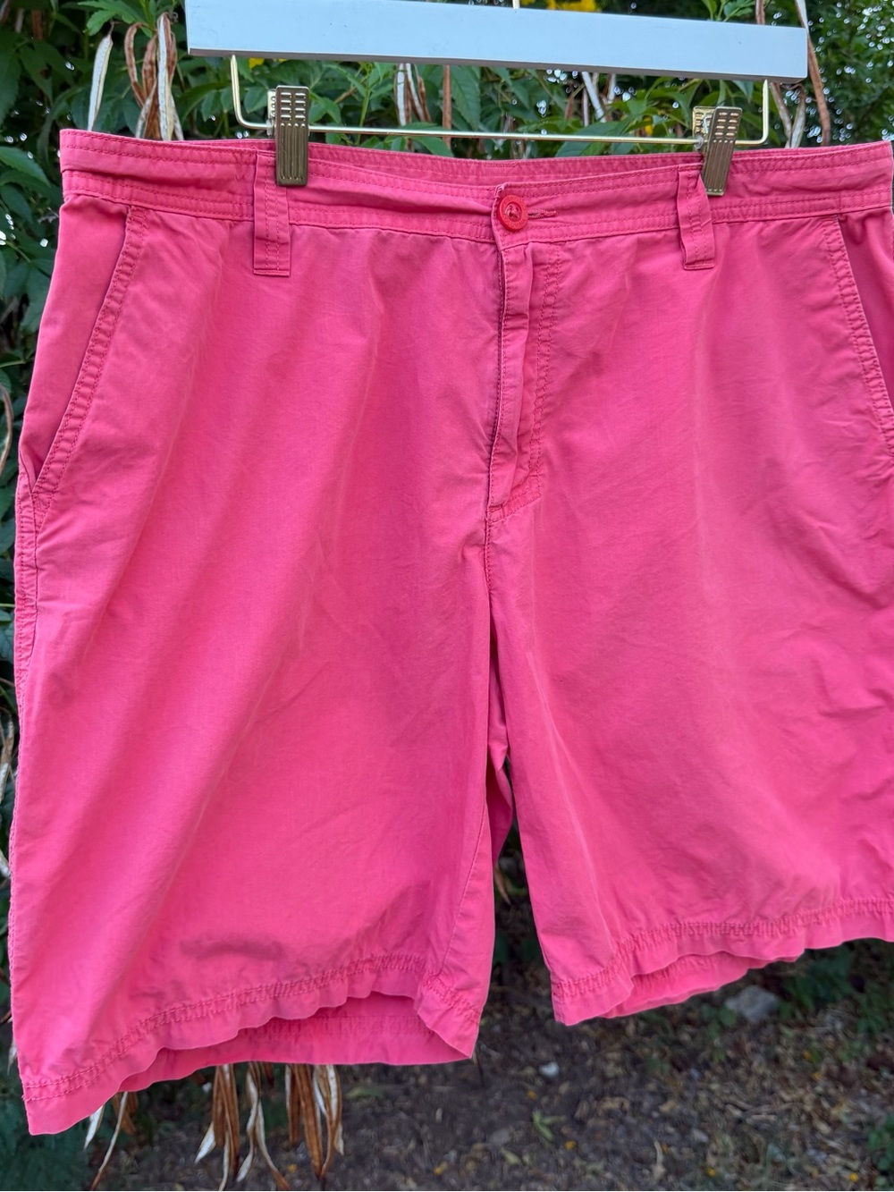 Columbia Men's red Casual regular fit Shorts size 38W